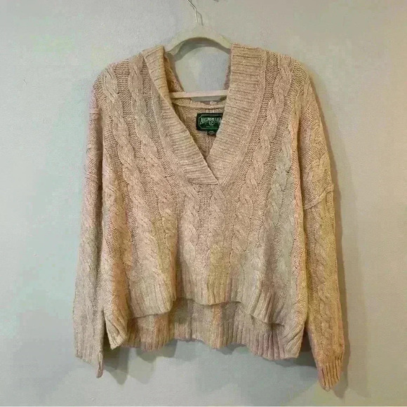 NWT American Eagle Light Pink Soft Hooded V-Neck Oversized Sweater Size Medium - Picture 1 of 6